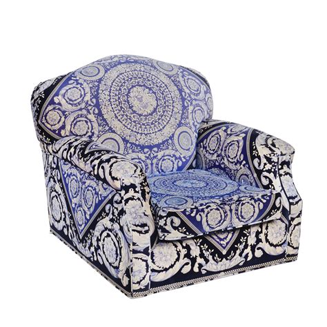 poltrona blu versace